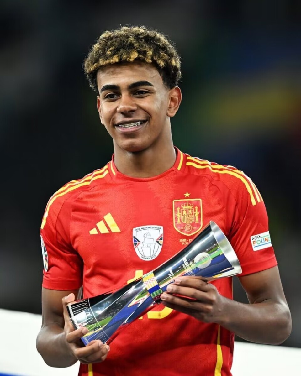 巴萨客战黄潜：亚马尔、拉菲尼亚、费兰出战，莱万、拉师傅替补（巴萨客场战黄潜：亚马尔、拉菲尼亚、费兰首发，莱万与拉师傅替补）