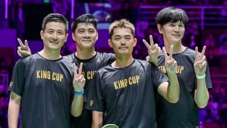 世体：梅西亲签的新秀球星卡被拍卖行估值35000欧元（世体：拍卖行给梅西亲笔签名新秀卡估价3.5万欧元）