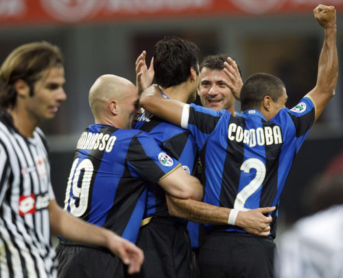 穆勒与梅西交手记录：穆勒正式比赛7胜1负，周末将...（穆勒vs梅西历史战绩：正式赛穆勒7胜1负，周末再战）