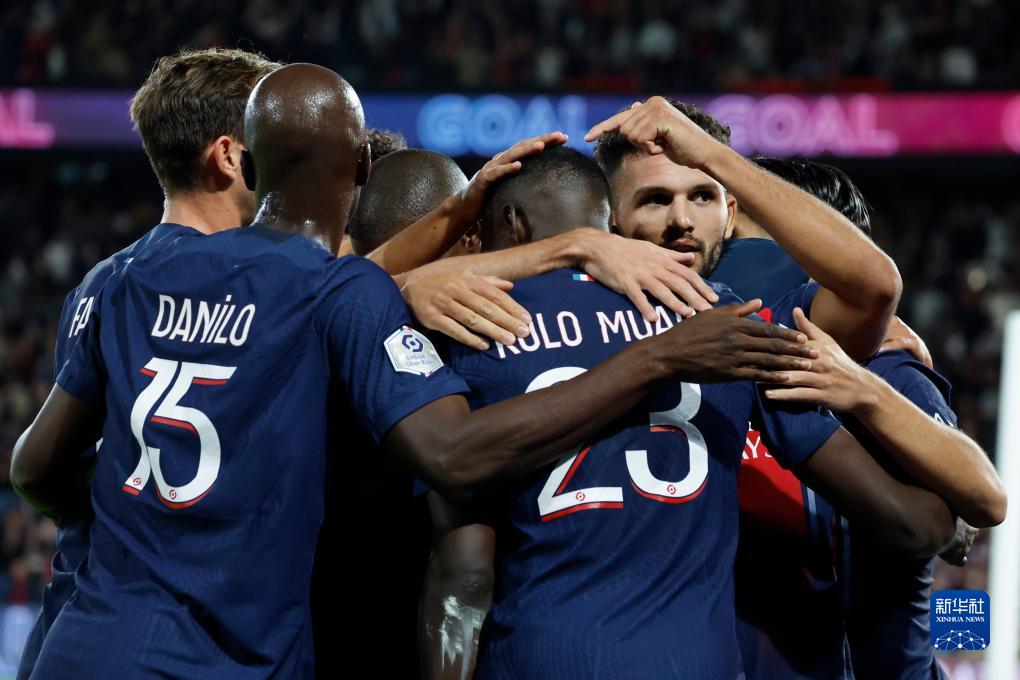 斩获皇马生涯首球，赫伊森是本赛季西甲进球最年轻的后卫（皇马处子球到手，赫伊森成本赛季西甲最年轻破门后卫）